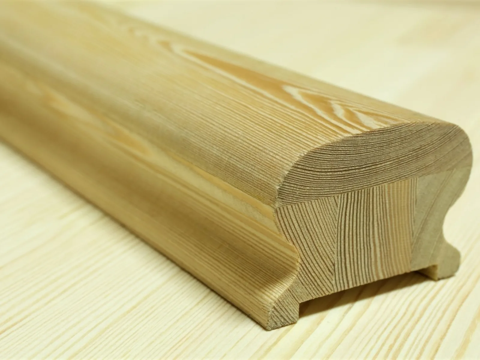Поручень из лиственницы 50 x 70 x 3500 мм, класс Экстра
