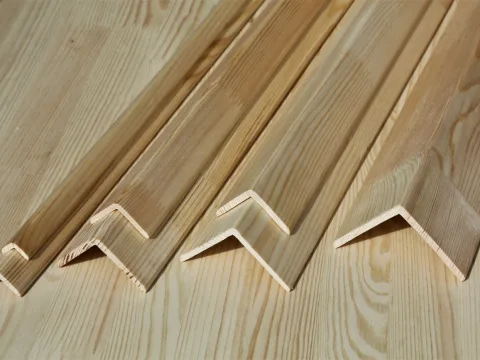 Уголок из сосны и ели 20 x 20 x 3000 мм, класс Экстра